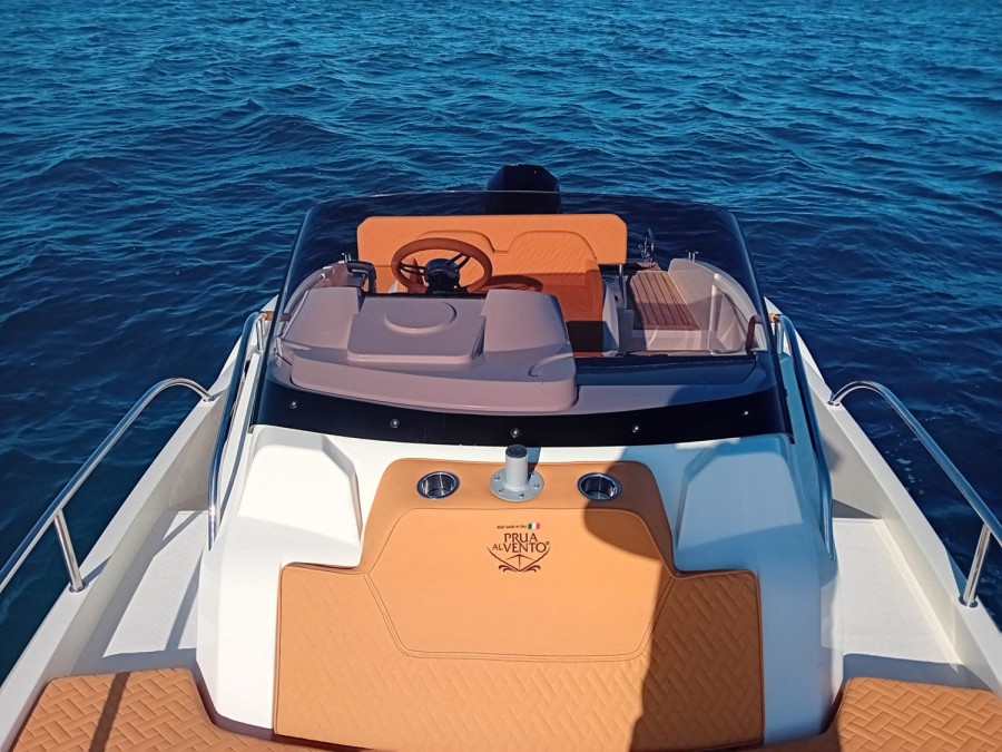 PRUA AL VENTO HURACAN 700 WA - 9