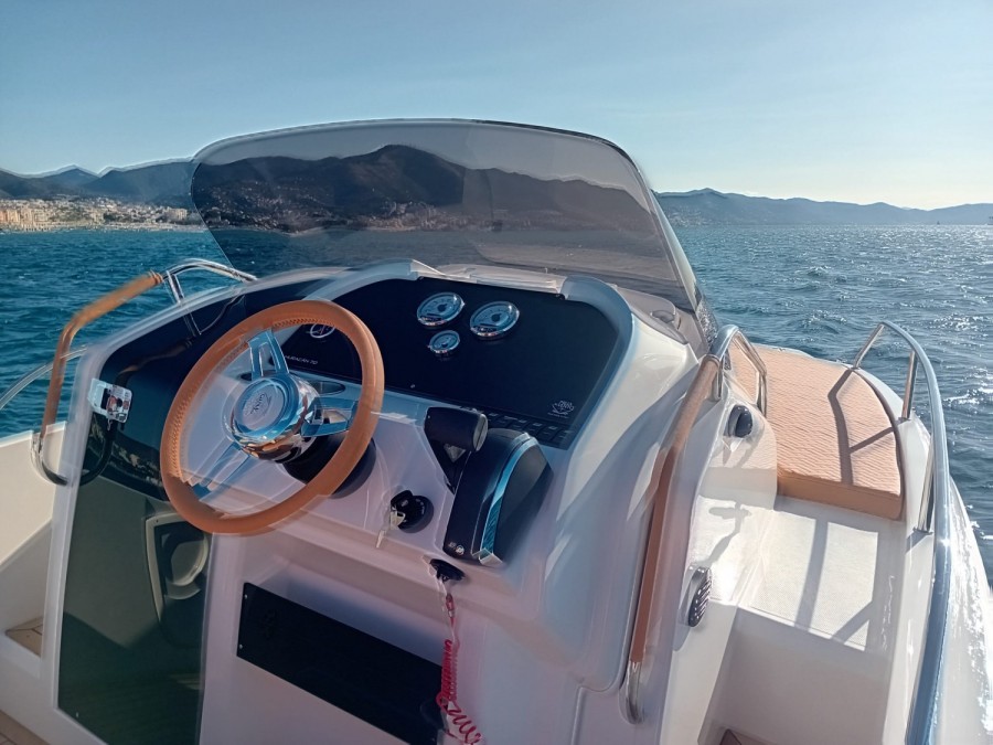 PRUA AL VENTO HURACAN 700 WA - 8