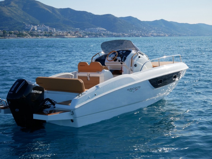 PRUA AL VENTO HURACAN 700 WA - 2