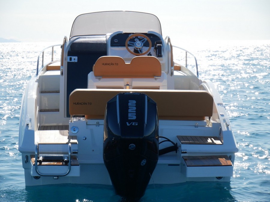 PRUA AL VENTO HURACAN 700 WA - 3