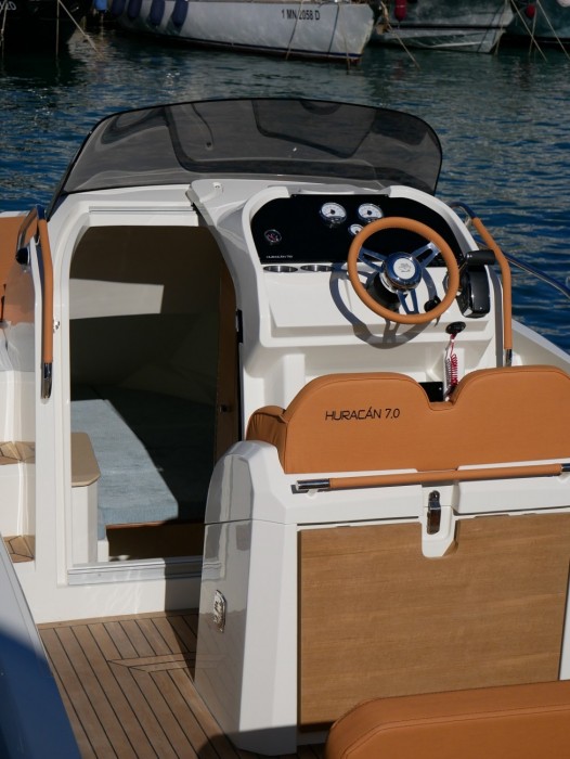 PRUA AL VENTO HURACAN 700 WA - 6